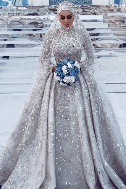 Vestido de novia de encaje con tren desmontable con cuentas de cristal y cuello alto